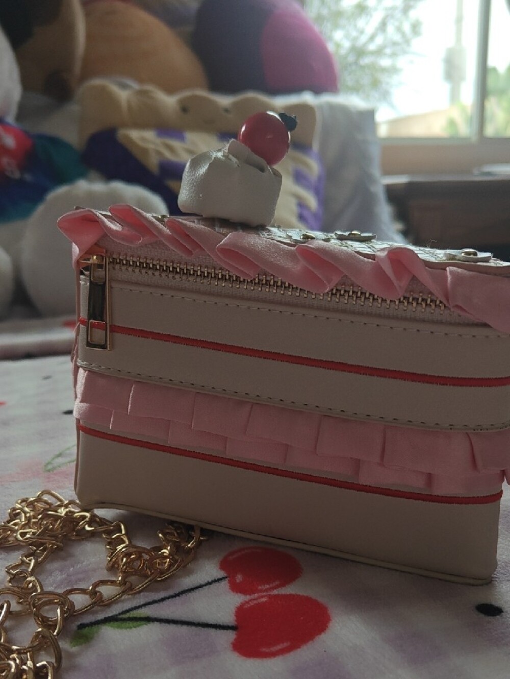 Cake Slice Crossbody Bag with Gold Chain Hot Topic Never Used - Picture 3 of 6